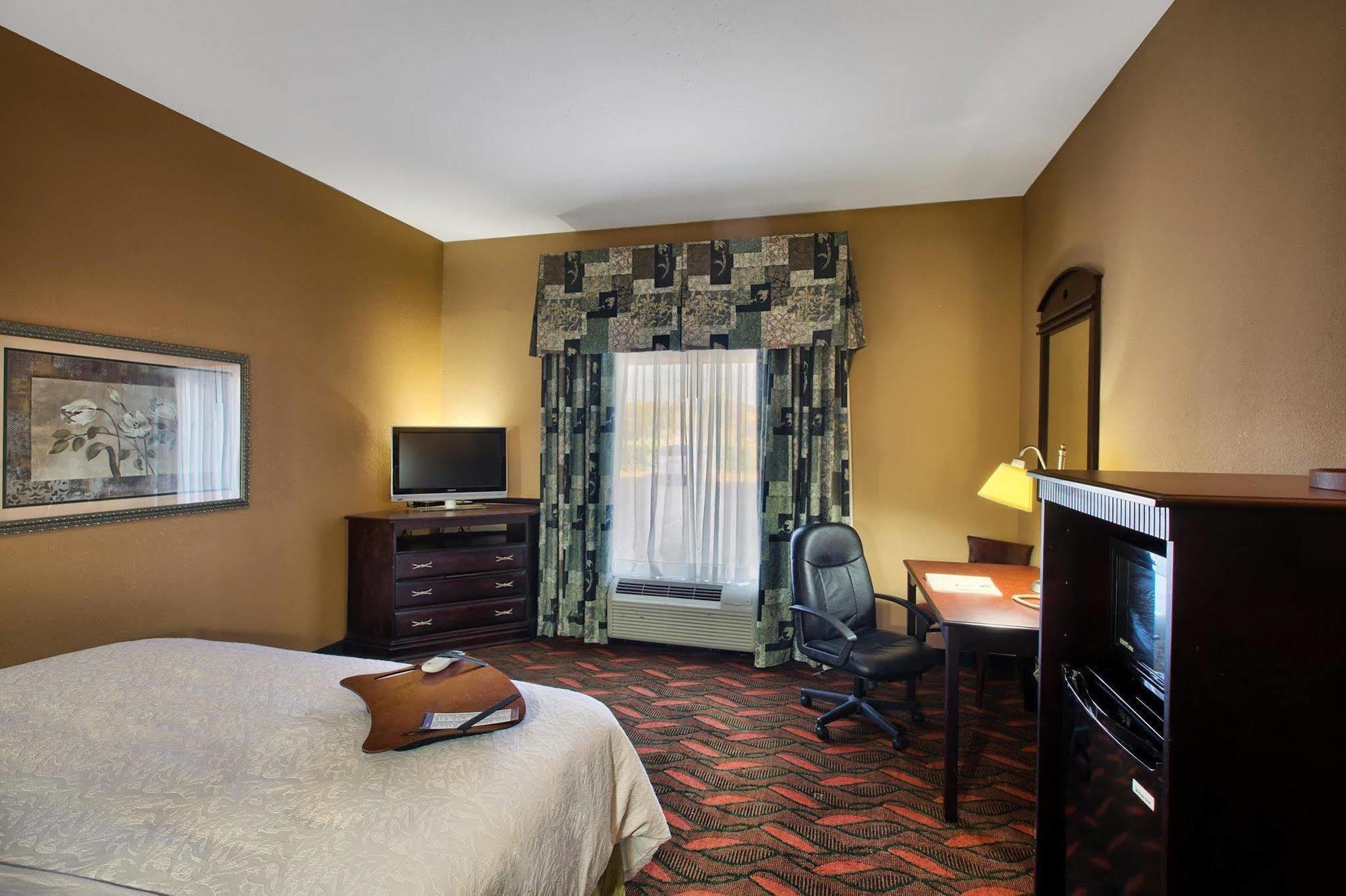 Hampton Inn & Suites Houston Rosenberg Extérieur photo